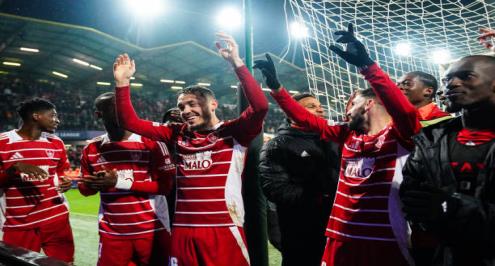 بريست يعبر آيندهوفن ويواصل التوهج في دوري الأبطال